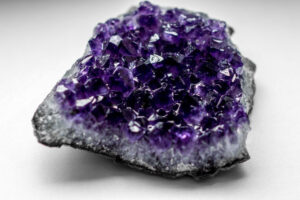 descubre-el-matiz-del-cuarzo-de-que-color-es-esta-piedra-de-proteccion