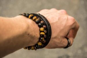 el-significado-de-la-pulsera-de-ojo-de-tigre-en-la-proteccion-de-piedras