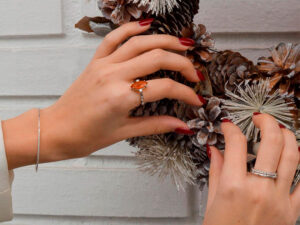el-significado-de-portar-una-pulsera-de-color-blanco-en-la-mano-izquierda
