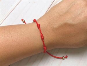 el-significado-de-portar-una-pulsera-en-la-muneca