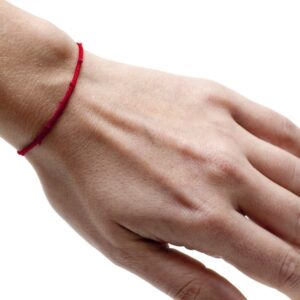 El significado de portar una pulsera roja en la muñeca izquierda el-significado-de-portar-una-pulsera-roja-en-la-muneca-izquierda