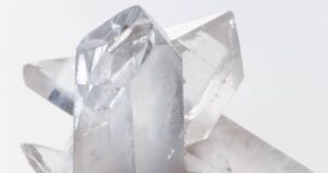 guia-para-iniciar-la-energia-de-un-cristal-de-cuarzo-blanco