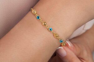 la-mejor-ubicacion-para-usar-la-pulsera-de-ojo-turco