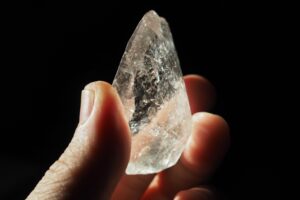 los-beneficios-del-cuarzo-blanco-para-tu-bienestar