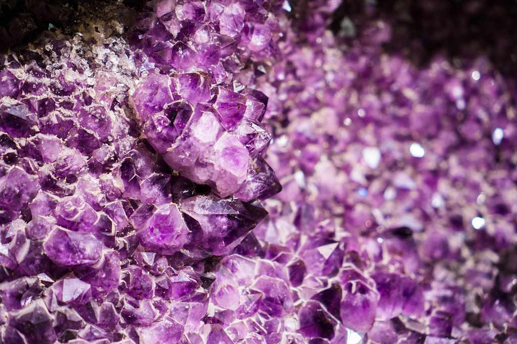 Métodos para purificar la piedra amatista Métodos para purificar la piedra amatista
